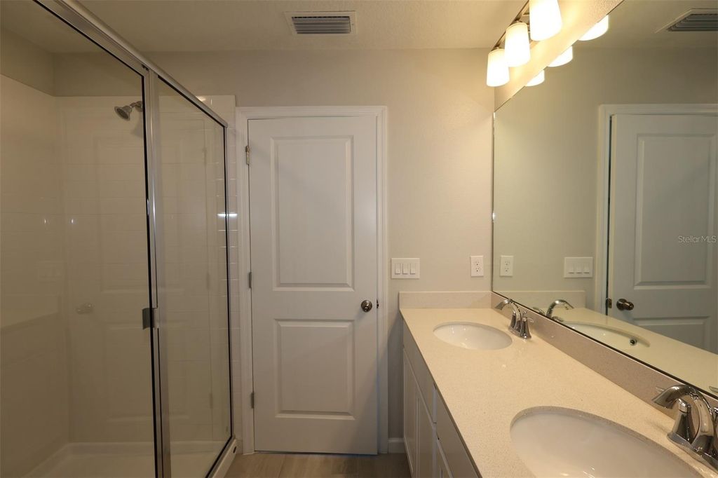 Image 10 of property listing at 4128 CAMPSITE LOOP, Orlando, FL 32824