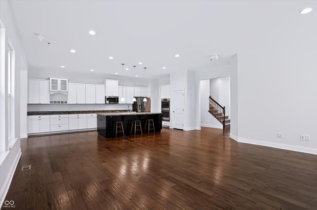 1736 Chateaux Trace, Greenwood, IN 46143