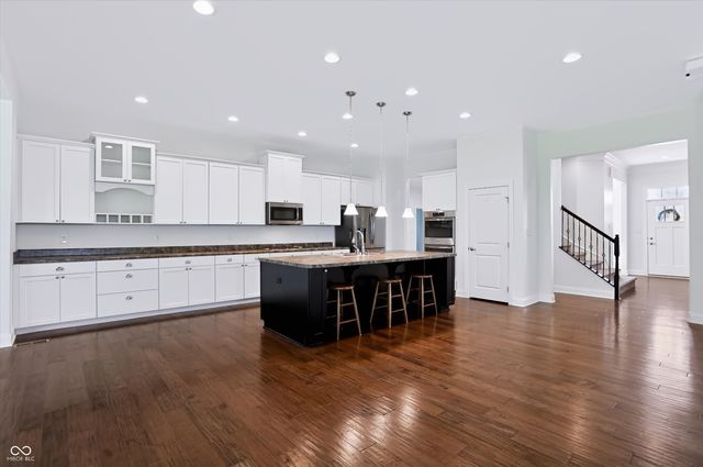 1736 Chateaux Trace, Greenwood, IN 46143