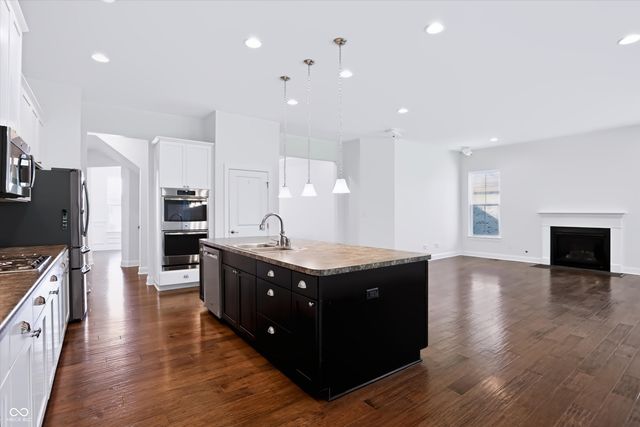1736 Chateaux Trace, Greenwood, IN 46143