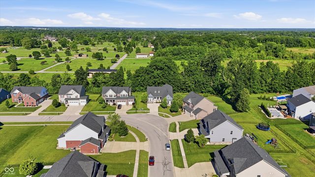 1736 Chateaux Trace, Greenwood, IN 46143