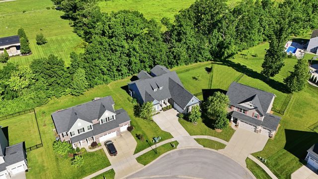 1736 Chateaux Trace, Greenwood, IN 46143