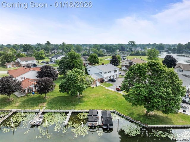 30352 Windsor 21, Rockwood, MI 48173