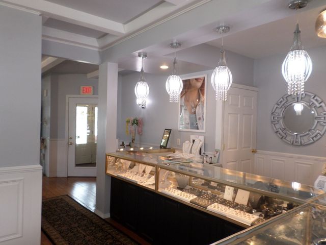 406 Lincoln Ave, Saugus, MA 01906
