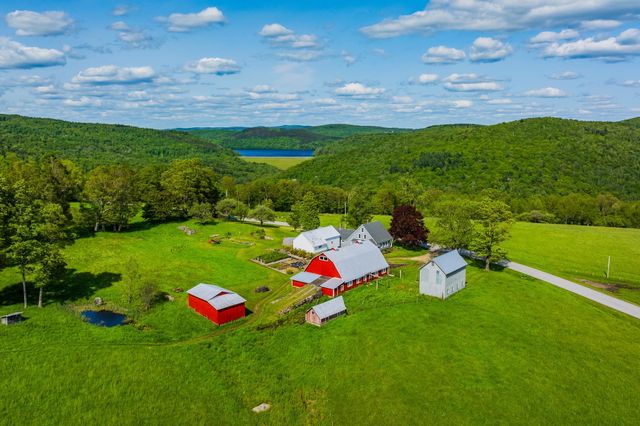 395 King Hill Road, Readsboro, VT 05350