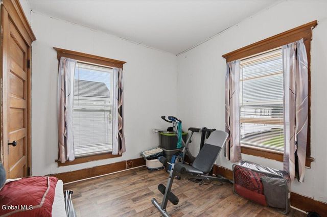 28 W 8th Avenue, Gloversville, NY 12078