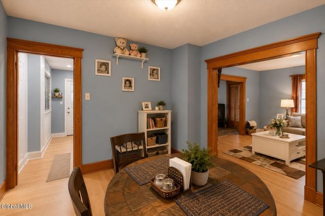 28 W 8th Avenue, Gloversville, NY 12078