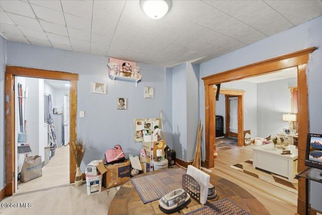 28 W 8th Avenue, Gloversville, NY 12078