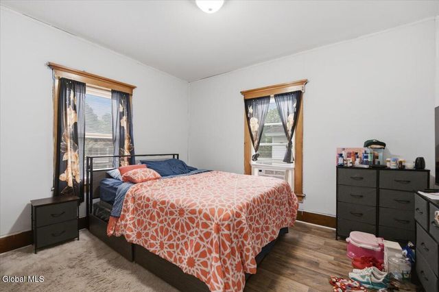28 W 8th Avenue, Gloversville, NY 12078