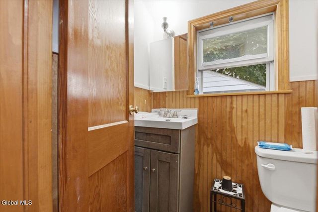 28 W 8th Avenue, Gloversville, NY 12078