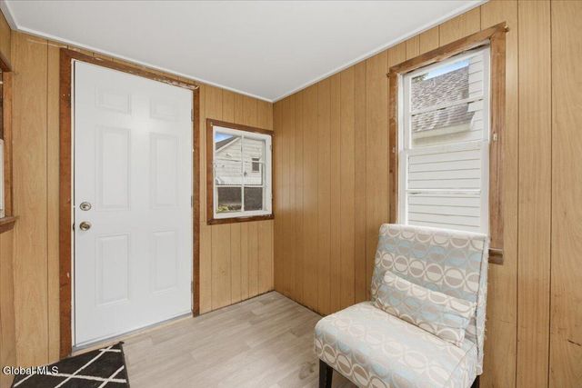 28 W 8th Avenue, Gloversville, NY 12078