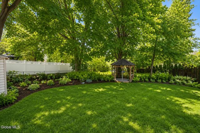 28 W 8th Avenue, Gloversville, NY 12078
