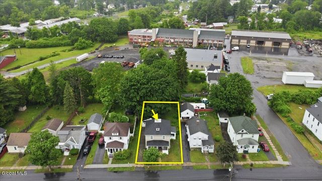 28 W 8th Avenue, Gloversville, NY 12078
