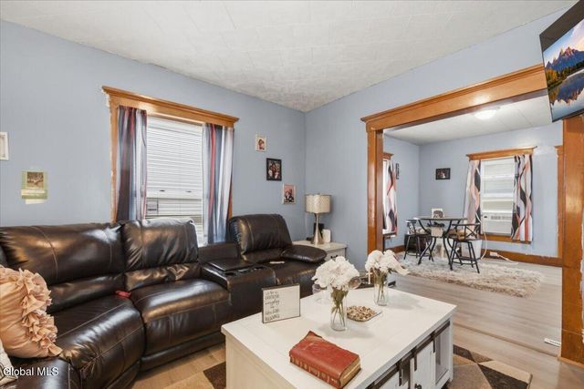 28 W 8th Avenue, Gloversville, NY 12078