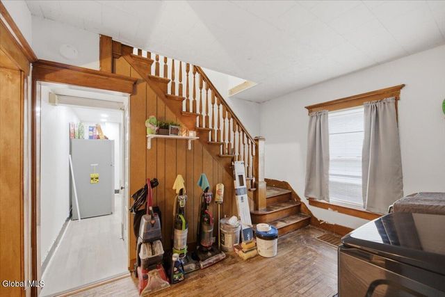 28 W 8th Avenue, Gloversville, NY 12078