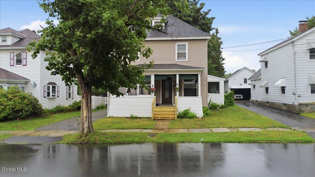 28 W 8th Avenue, Gloversville, NY 12078