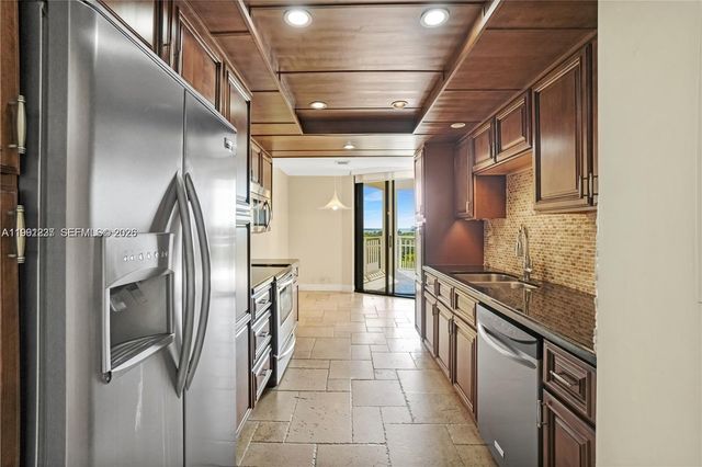 1000 Quayside Ter 706, Miami, FL 33138