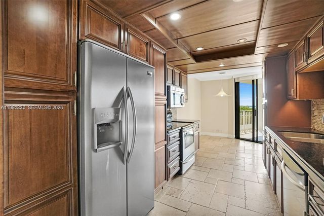 1000 Quayside Ter 706, Miami, FL 33138