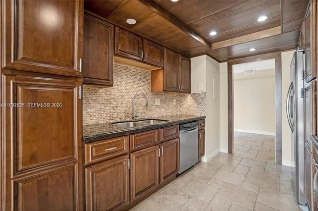 1000 Quayside Ter 706, Miami, FL 33138