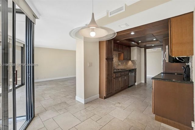 1000 Quayside Ter 706, Miami, FL 33138