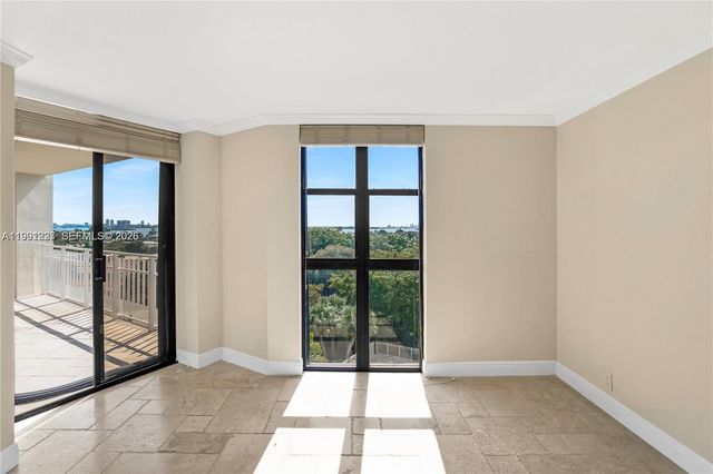 1000 Quayside Ter 706, Miami, FL 33138