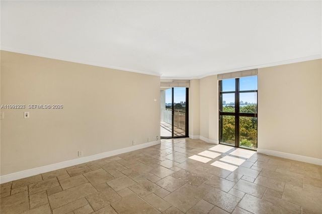 1000 Quayside Ter 706, Miami, FL 33138