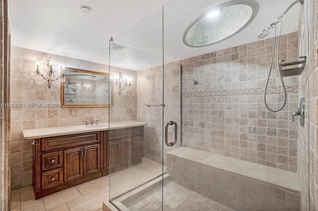 1000 Quayside Ter 706, Miami, FL 33138