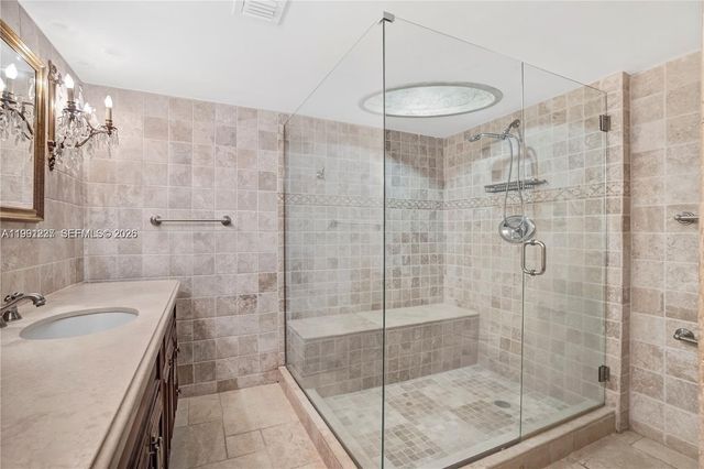 1000 Quayside Ter 706, Miami, FL 33138