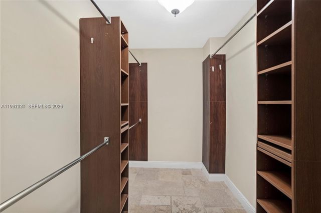 1000 Quayside Ter 706, Miami, FL 33138