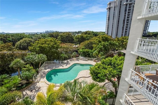 1000 Quayside Ter 706, Miami, FL 33138