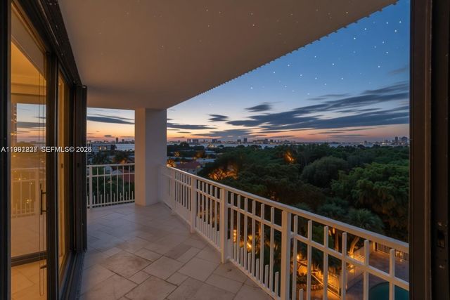 1000 Quayside Ter 706, Miami, FL 33138