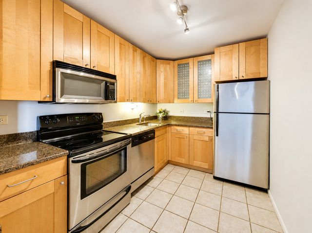 655 W Irving Park Road 5411, Chicago, IL 60613