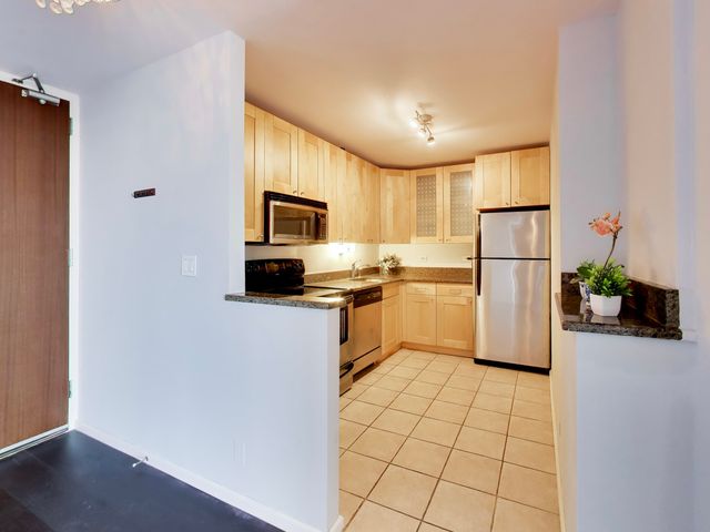655 W Irving Park Road 5411, Chicago, IL 60613