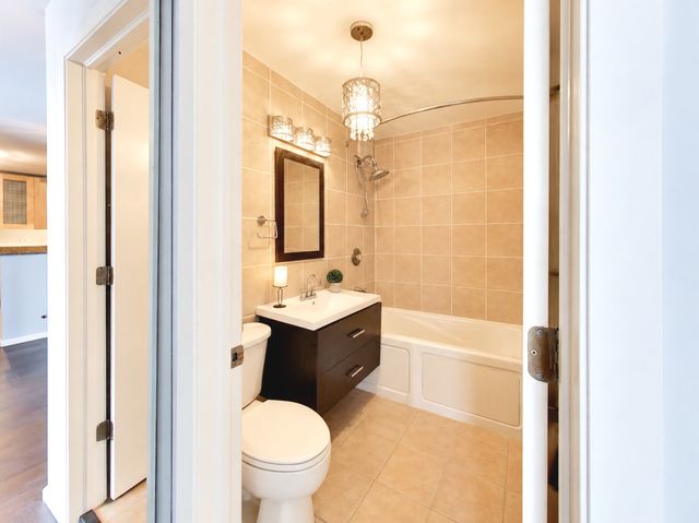 655 W Irving Park Road 5411, Chicago, IL 60613