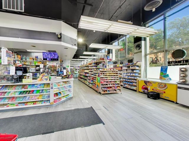 655 W Irving Park Road 5411, Chicago, IL 60613