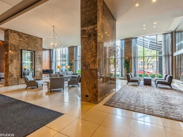 655 W Irving Park Road 5411, Chicago, IL 60613