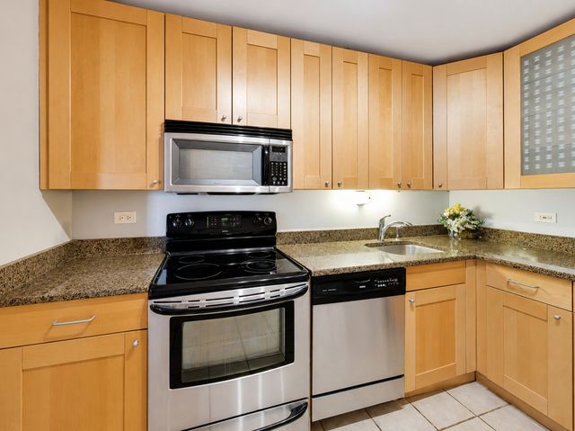 655 W Irving Park Road 5411, Chicago, IL 60613