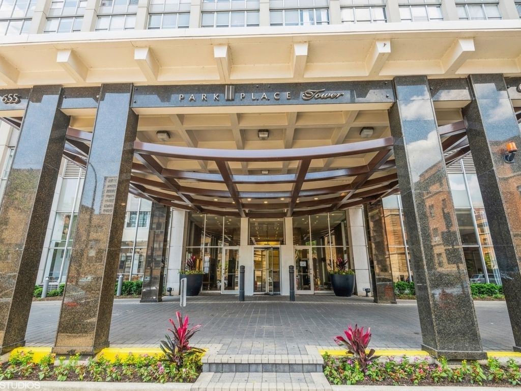 655 W Irving Park Road 5411, Chicago, IL 60613