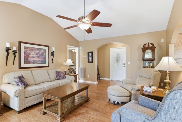 218 Shady Dr, Columbia, TN 38401