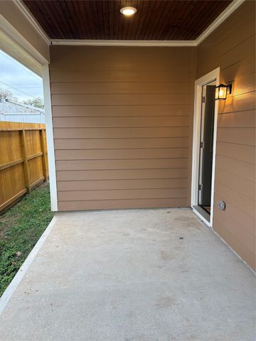 205 Mcelroy Avenue, Wharton, TX 77488