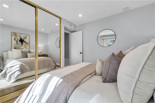 5213 Piccadilly Circle, Westminster, CA 92683