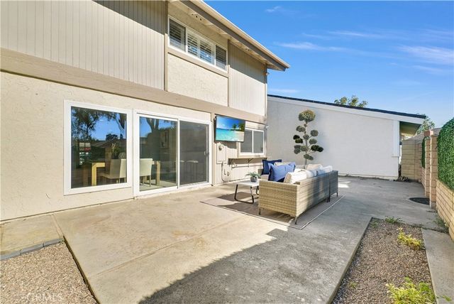 5213 Piccadilly Circle, Westminster, CA 92683