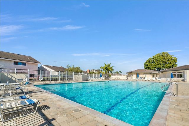 5213 Piccadilly Circle, Westminster, CA 92683