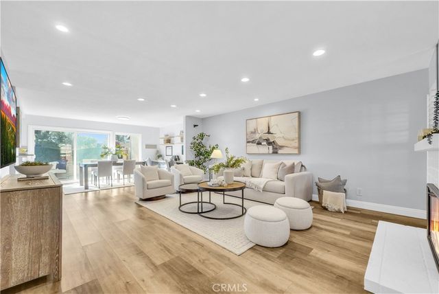 5213 Piccadilly Circle, Westminster, CA 92683