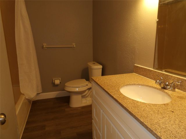 4705 37th Street, Dickinson, TX 77539