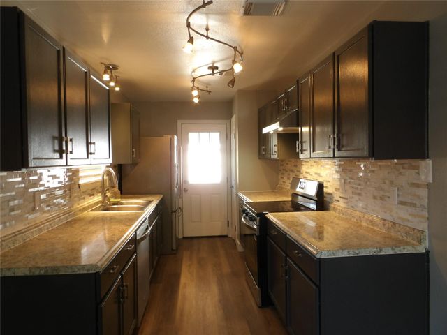 4705 37th Street, Dickinson, TX 77539