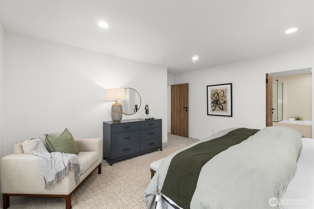 10733 17th Avenue NE, Seattle, WA 98125