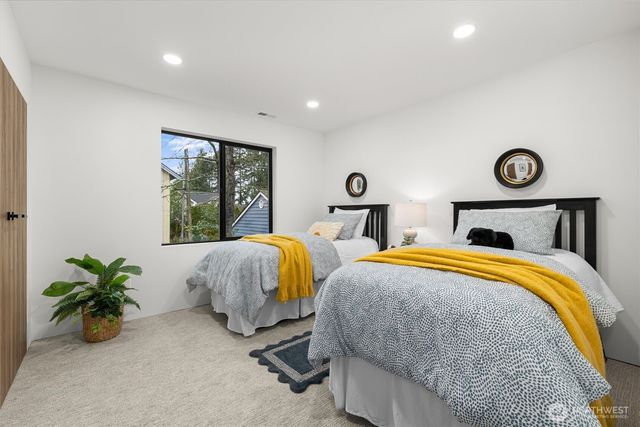 10733 17th Avenue NE, Seattle, WA 98125