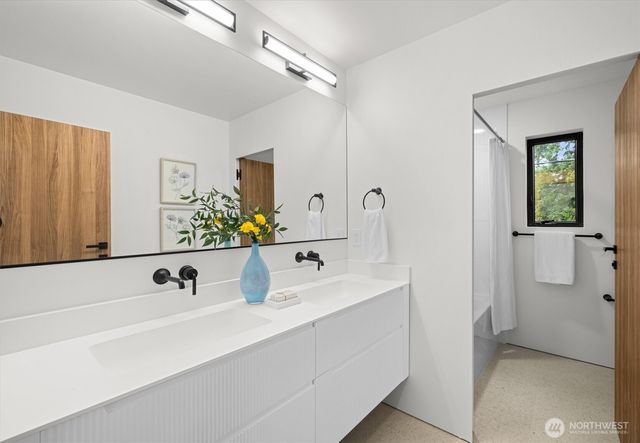 10733 17th Avenue NE, Seattle, WA 98125