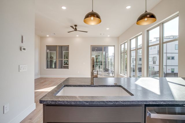 2820 Weisenberger Street 110, Fort Worth, TX 76107